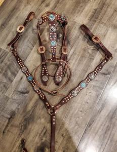 Collier de poitrail pour selle de dressage western en cuir floral ciselé, de qualité supérieure, avec collier en laiton, pour le plaisir équestre et le lasso - Product Image 2