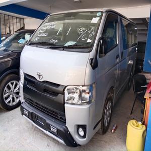 Pour Hiace Passenger Minibus Diesel 5 sièges direction droite sièges en cuir toit ouvrant panoramique assez utilisé bon état de fonctionnement - Product Image 5