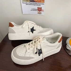 Zapatillas deportivas todo en uno, nuevas para otoño e invierno 2026, con suela gruesa, diseño de estrellas, zapatillas blancas de cuero para el tiempo libre. - Product Image 3