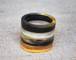 Anillos de Boda Personalizados para Hombre, Hechos a Mano, con Incrustaciones de Tungsteno Negro y Asta de Ciervo, para Compromiso, por Saniya Handicraft - Product Image 3