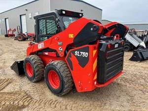 Chargeuse compacte sur pneus Kioti SL750 de 3 tonnes d'occasion, bon état, haute qualité - Product Image 4