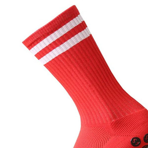 Calcetines de fútbol de tamaño cómodo Logotipo impreso personalizado y estilo de moda Calcetines de fútbol de gran oferta - Product Image 3