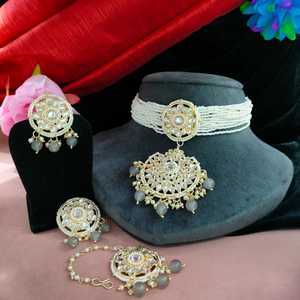 Kundan และสร้อยโชคเกอร์ไข่มุกกับ Maang Tikka shimmering kundan หินสำหรับเจ้าสาวและทุกโอกาสสร้อยคอแฟชั่น - Product Image 6