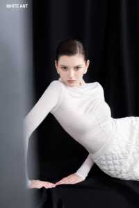 ชุดกางเกงขากว้างสำหรับผู้หญิงทรงตรงแบบสองชิ้นกางเกงผ้าคอตตอนออร์แกนิคสีขาวแบบหรูหรา - Product Image 5