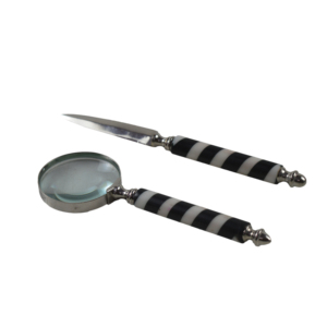 Lupa de latón de tendencia Diseños grabados y lupa de acabado chapado para lectura de libros Diseñador de guía de mapa - Product Image 1