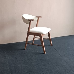 Sillas de Comedor Modernas Minimalistas PRISKILA, Sillas de Restaurante con Tapicería de Cuero Sintético por Rachel Natalie - Product Image 5