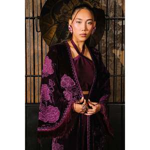 Robe élégante en velours d'hiver avec broderie à la main, manches longues, style Empress - Product Image 6