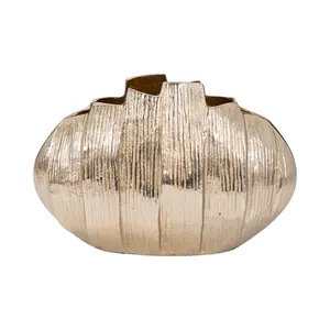 Florero de Metal Artístico Hecho a Mano para Decoración de Interiores del Hogar, Centro de Mesa Moderno y Lujoso para Villas - Product Image 1