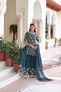 Elegante Kurti Rosa de Georgette Sintética con Lentejuelas Bordadas, Conjunto con Sharara y Dupatta, Ideal para Bodas, Diwali, Fiestas y Eventos Festivos - Product Image 4