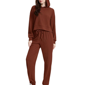 Vente en gros OEM Survêtement personnalisé pour femmes Vêtements d'entraînement sportif et de jogging Survêtements de course Slim Fit pour femmes - Product Image 6