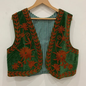 Abrigo de cintura bordado de terciopelo Chaqueta corta Suzani de terciopelo Abrigo de cintura bohemio para mujer Disponible al mejor precio - Product Image 1