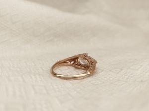 Anillo de compromiso clásico con halo de flores y diamante cultivado en laboratorio con certificación IGI VVS, chapado en oro de 14 quilates para mujer - Product Image 4