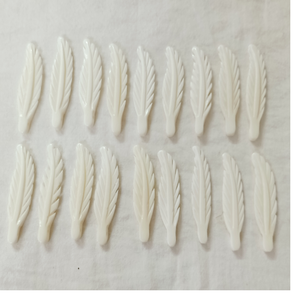Amuletos de Plumas de Hueso Tallados a Mano - Componentes de Joyería Artesanal para Accesorios Boho y Proyectos de Moda Ética - Product Image 6