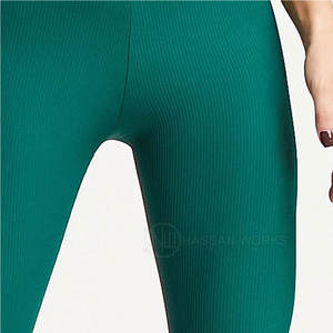 Leggings pour femmes de haute qualité personnalisés, taille élastique, motif uni, couleur personnalisée, vente en ligne, longueur totale - Product Image 4