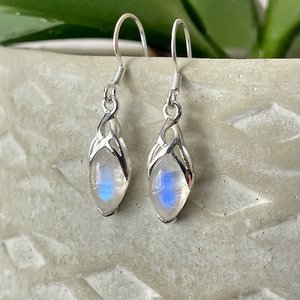Magnifique boucle d'oreille pendante en pierre de lune renouvelée, forme ovale 6x9 mm, laiton vintage, certifiée IGI, cadeau de fiançailles - Product Image 6