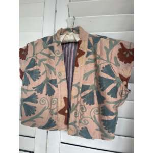 Summer Beach <b>Capped</b> <b>Sleeve</b> <b>Top</b> with Embroidery Decoration for Outer Wear - Product Image 1