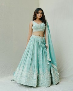 TRAVAIL DE BRODERIE GEORGETTE À LA MODE LEHENGA CHOLI AVEC DUPATTA PISTA - Product Image 2