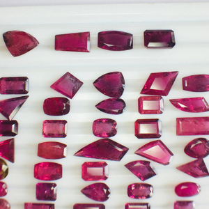 หิน Rubellite ธรรมชาติตัดแบบหลวมมีคุณภาพดี AAA เงางามมีสีแดงตัดได้อย่างสมบูรณ์แบบราคาถูก - Product Image 2