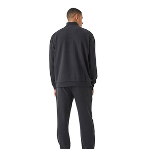 Sudaderas de Hombre al por Mayor con Cuello de Media Cremallera Personalizado, Ajuste Personalizado, Transpirables, de Manga Larga, Estilo Urbano, de Alto Gramaje 240 GSM - Product Image 3