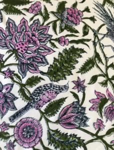Tela de Algodón Estampada a Mano con Diseño Mughal de Pavo Real y Flores |   Textil Étnico Indio Rosa y Verde - Product Image 2