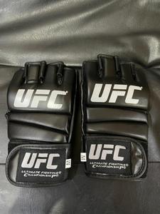 ถุงมือ MMA แบบสั่งทำพิเศษ หนัง PU คุณภาพสูง สำหรับการต่อสู้ UFC 30  พร้อมที่รัดข้อมือคุณภาพสูง เหมาะสำหรับการฝึกซ้อมทุกฤดูกาล - Product Image 2