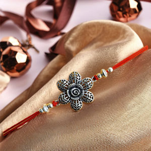 Fleur d'argent oxydée Rakhi symbole traditionnel pour frères chaîne à la mode et bracelet à maillons directement du fournisseur indien - Product Image 3