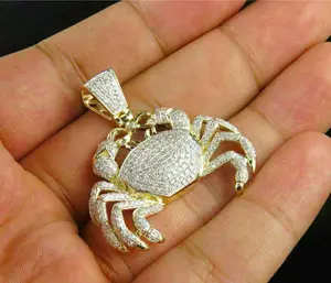 Gold-und Diamant-Schätze am Meer, ein fesselnder Krabben-Design-Anhänger