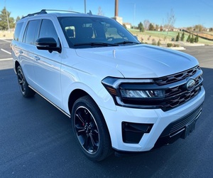 Ford Expedition Limited 4x4 2023 d'occasion, excellent état, prêt à être expédié - Product Image 1