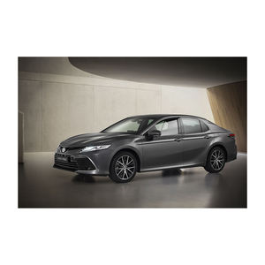 Toyota Camry sedán usado disponible para clientes que buscan automóviles de tamaño medio duraderos - Product Image 1