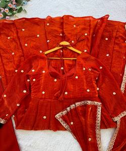 Vestido de Diseñador Fendi con Bordado de Lentejuelas Satinadas Rambo, Parte Inferior de Dupatta, Ropa de Boda, Multicolor, Algodón, EN STOCK, Prenda Étnica - Product Image 3