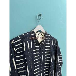 Vente en gros de vestes indiennes en coton matelassé faites à la main Vintage réversible Kantha avec broderie Bord respirant et libre - Product Image 5