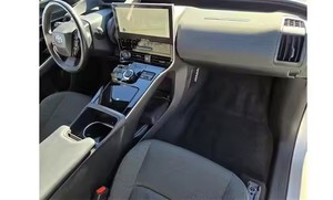 Toyota BZ4X XLE AWD SUV RHD LND 2023 d'occasion de qualité supérieure en parfait état - Product Image 6