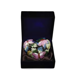 Urna Funeraria Tipo Domo con Diseño de Mariposa Negra Estilo Americano para Adultos - Product Image 3