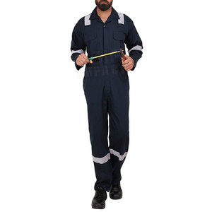 Combinaison de sécurité confortable avec tissu résistant, idéale pour les longues heures de travail dans les environnements industriels et de construction - Product Image 2