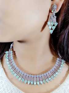 Conjunto de colgante brillante de diamante americano con los mismos pendientes a juego y cadena colgante para todas las funciones y fiestas - Product Image 6