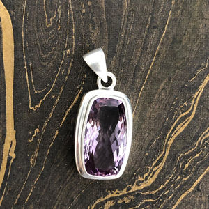 เครื่องประดับดีไซน์เนอร์ทำมือ สไตล์วินเทจ จี้อเมทิสต์ประดับเพชร โอนิกซ์ เทอร์ควอยซ์ ชุบโรเดียม ประดับมุก - Product Image 1