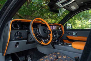 Cullinan Black Badge 2025, SUV de Lujo, Asientos Traseros Ejecutivos, Iluminación, Sistema de Infoentretenimiento de Alta Tecnología, Suministrado desde Japón - Product Image 3