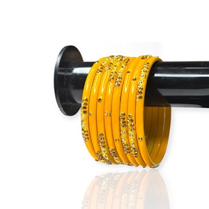 Conjunto de Brazaletes de Boda Modernos Chapados en Oro Amarillo Brillante, Diseño Premium con Imitación de Perla a Precio de Mayoreo para Mujer - Product Image 2