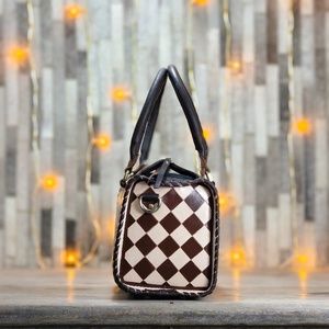 Bolso de mano personalizado hecho a mano con cuero genuino de vaca, diseño a cuadros, bolso tote floral, bolso premium perfecto para mujeres. - Product Image 2