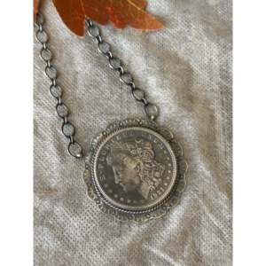 สร้อยคอเงินสเตอร์ลิงลายลิเบอร์ตี้ดอลลาร์ โดยเพ็กกี้ สกีทส์ - Product Image 2