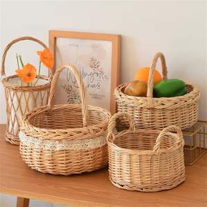 Panier de rangement en rotin naturel fait à la main avec poignées - Organisateur de bureau écologique pour la cuisine et la décoration de la maison - Product Image 1