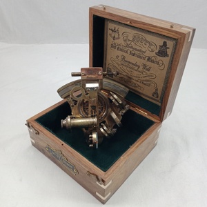 Sextant marin antique noir nautique en gros avec boîte en bois Instrument de navigation maritime pour cadeau de décoration de bureau à domicile - Product Image 3