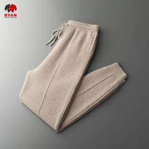 Survêtement sur mesure pour homme, tissu confortable et respirant avec logo personnalisé, antibactérien - Product Image 4