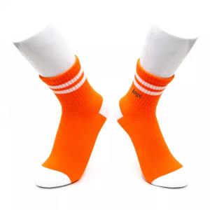 Venta al por mayor Hip Hop Street Diseño Simple Algodón Blanco Mujeres Calcetines de diseñador-Comprar Calcetines de baloncesto personalizados Calcetines atléticos - Product Image 3