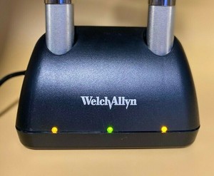 Cargador de Escritorio Welch Allyn con Otoscopio Macroview y Oftalmoscopio Panóptico - Product Image 2