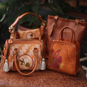 Stylish Premium Shoulder <b>Bag</b> with <b>Genuine</b> <b>Leather</b> and Hand-Painted Batik Floral Design Elegant Handmade From Indonesia - Product Image 6