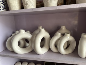 Vases modernes faits à la main de style simple table de salon créative vase de fleurs séchées en céramique blanche pour la décoration de la maison - Product Image 5