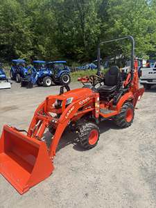 รถแทรกเตอร์ขนาดเล็ก Kubota BX23S 30 แรงม้า พร้อมผานหลังขุดตักดิน ผานหน้าตัก และปั๊มไฮดรอลิก พร้อมอุปกรณ์ขุดดินสำหรับงานเกษตร - Product Image 2