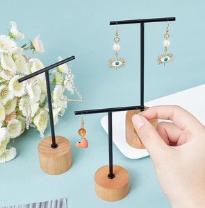 Exhibidor de Joyería de Metal Chapado en Oro, Duradero, Elegante y Tradicional, para Organizar Aretes, Anillos, Collares y Pulseras, para el Hogar o Bodas - Product Image 6