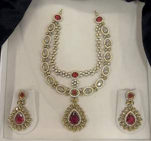 Ensemble de colliers ras-de-cou Kundan Radiance céleste double couche Luminosité royale pour femmes et filles pour mariages et cadeaux - Product Image 3